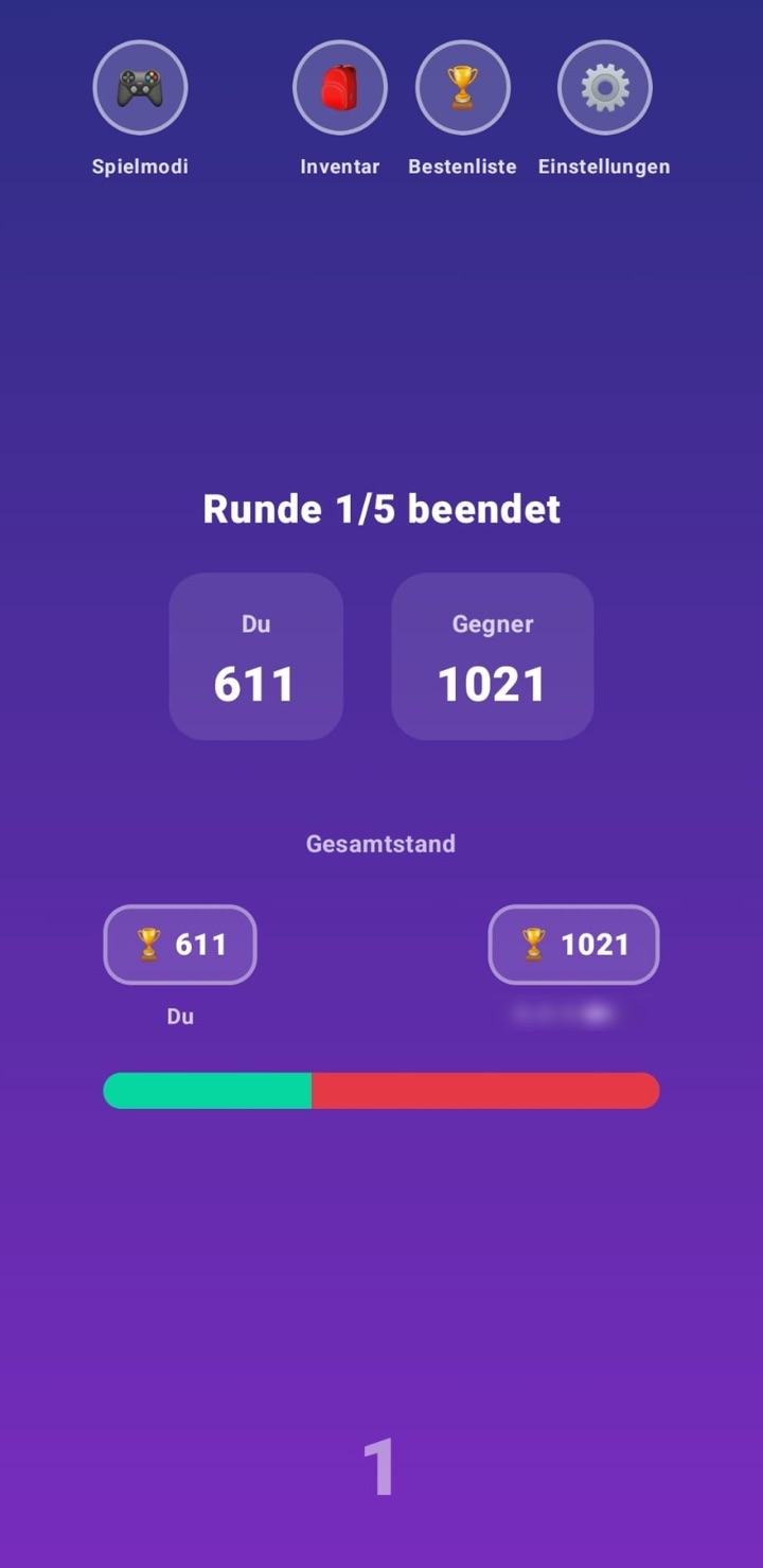 Mehr oder Weniger: Online-Partie, Runde 1 von 5 beendet, Punkte von Du und Gegner und Gesamtstand mit Balken
